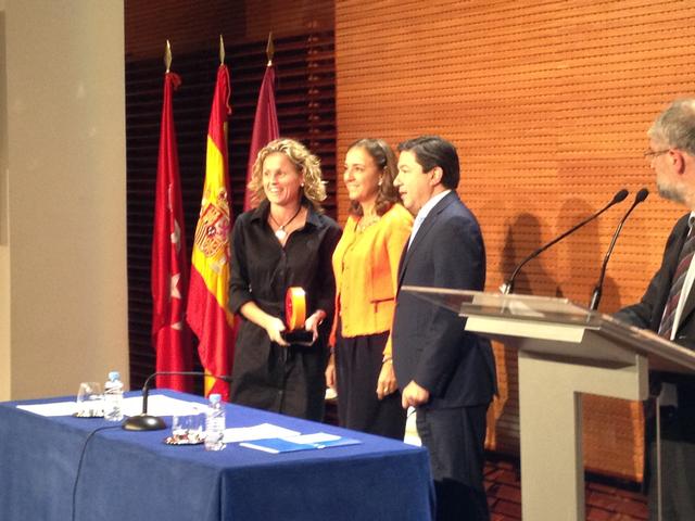 La tinenta d'alcalde Montse Mínguez ha recollit el premi, que s'ha lliurat a l'Ajuntament de Madrid. 