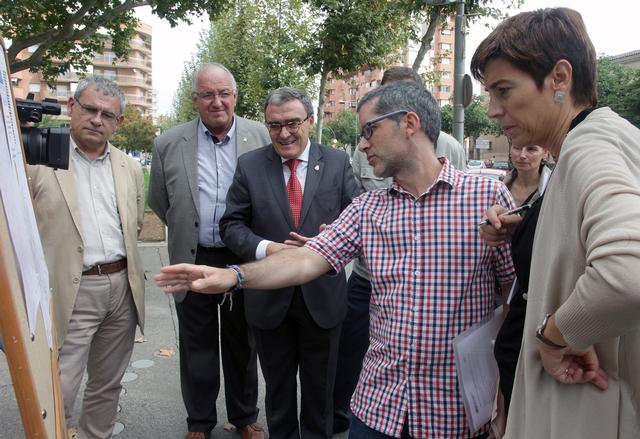 L'alcalde de Lleida, Àngel Ros, ha presentat, en el marc de la Setmana de la Mobilitat, el nou tram de carril bici que s'està construint en l'eix Lluís Companys-Rambla d'Aragó