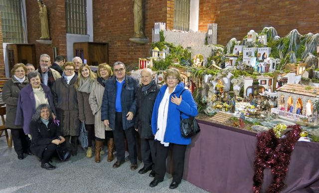 L’alcalde de Lleida ha visitat el pessebre monumental de la parròquia de Sant Pau del mestre pessebrista Virgilio del Olmo