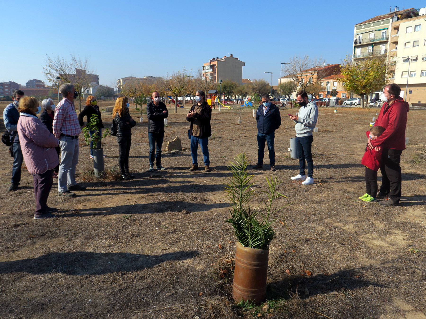 El tinent d'alcalde Sergi Talamonte ha explicat als veïns i veïnes que aquest espai verd serà un parc urbà