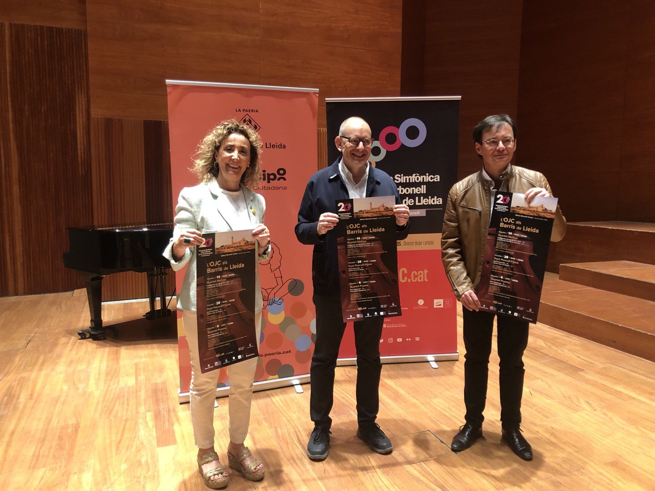 La regidora de Participació, Marta Gispert, i el regidor de Cultura, Jaume Rutllant, acompanyats del director de l’Orquestra Julià Carbonell, Alfons Reverté, han presentat la 3a edició del cicle 