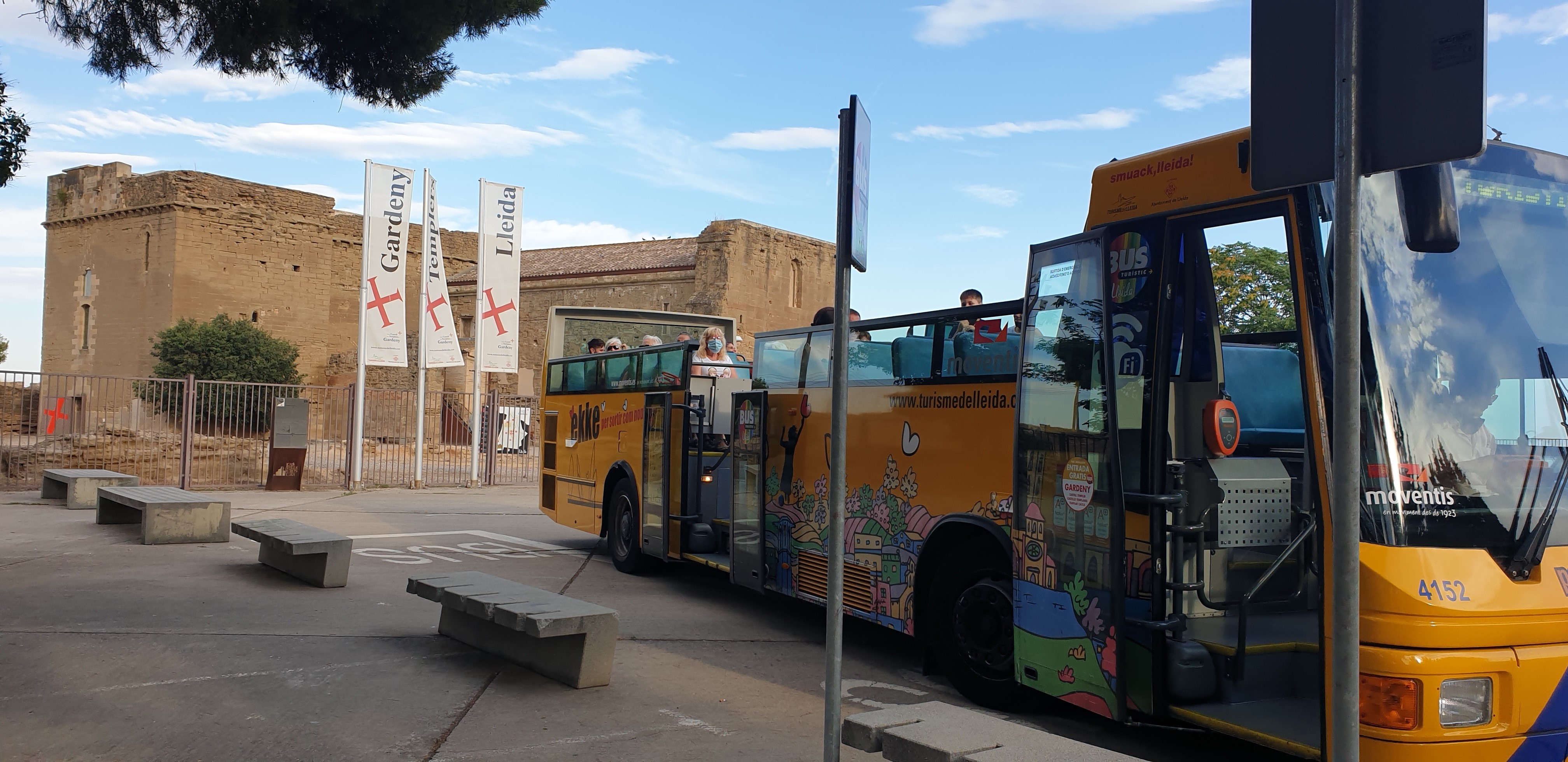 La temporada d’estiu del Bus Turístic de Lleida comença per Sant Joan. El servei uneix els dos turons patrimonials de la ciutat: el turó de la Seu Vella i el turó de Gardeny
