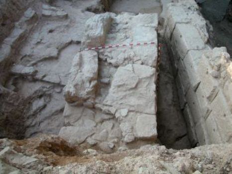Entre muralles: Ruta arqueològica pel turó de la Seu Vella.