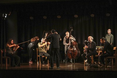 Per un bon confort, truca al tapisser.  Concert col·laboratiu Col·lectiu Free’t