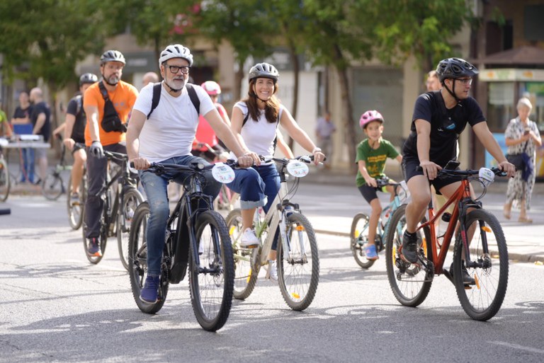 L'alcalde i la regidora de mobilitat han participat en la pedalada