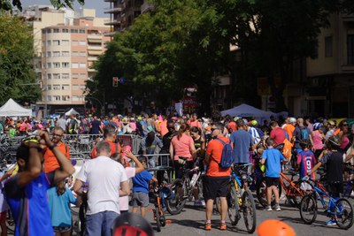 Al final de la cursa, l'avinguda Rovira Roure ha acollit milers de lleidatans i lleidatanes que han participat dels actes lúdics.