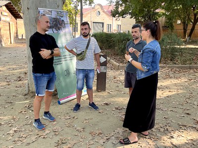 Morón conversa amb alguns dels voluntaris.