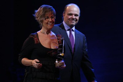 La tinenta d'alcalde de l'àmbit de cultura, Montse Parra, ha recollit el Premi d'Audiovisual per l'Animac.