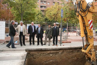 Els nous contenidors soterrats es col·locaran a l'espai d'aquesta excavació..