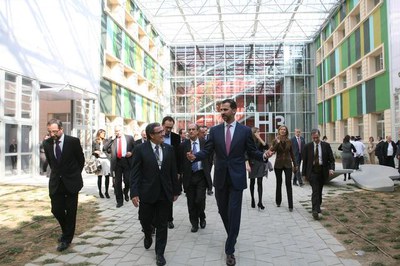 Recorregut pel pati d'una de les H del Parc Científic..