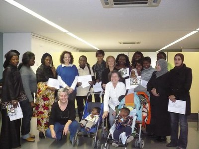 M. Rosa Ball, amb les participants al curs i les professores.