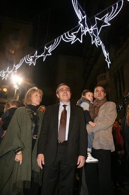 La tinenta d'alcalde, Dolors Arderiu, l'alcalde de Lleida, Àngel Ros, i el president dels comerciantes de l'Eix, Carles Fontova..