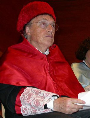 La UdL va investir Solé Tura Doctor Honoris Causa l'any 2005.