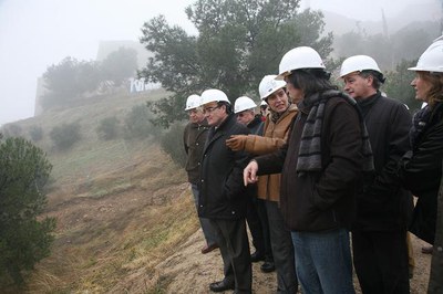 Moment de la visita a les obres del Turó de la Seu Vella.