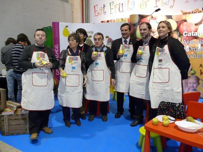 Les autoritats promocionen el menjar sa al Cucalòcum.