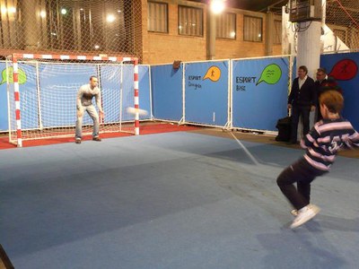 Els participants que han marcat dos o tres penalts han rebut un obsequi.