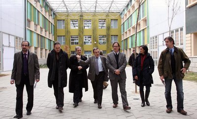 2. Un moment de la visita en un dels patis interiors del Parc..