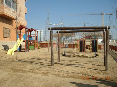 Detall dels jocs infantils instal·lats.