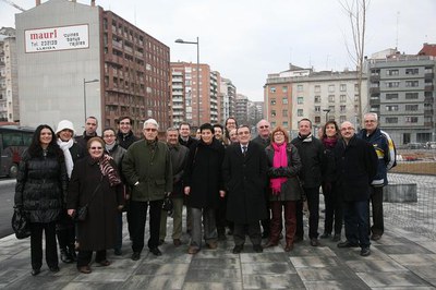 L'alcalde, acompanyat de la 1a tinenta d'alcalde Marta Camps,dels regidors Sara Mestres, Oriol Yuguero, N.Brocal, J.Barberà i els veïns de la zona ha….