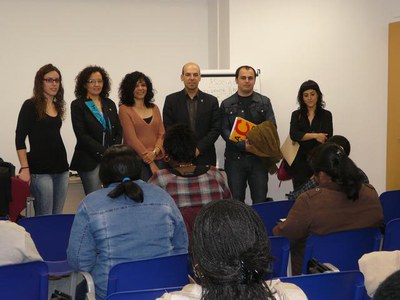 Minoves i Faus també han visitat els participants el curs de gestió i lideratge per a dones migrants.