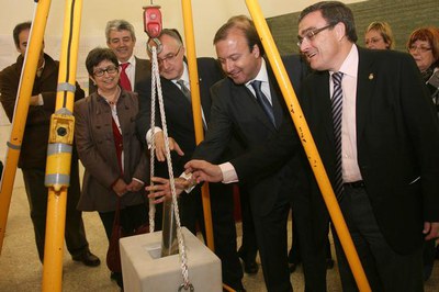 Moment de l'acte simbòlic de la primera pedra del nou equipament turístic de Lleida, situat al Centre Històric..