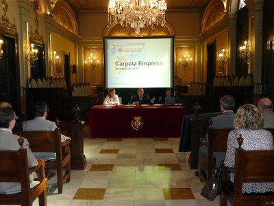 Ros i Mínguez han presentat la Carpeta Empresa.