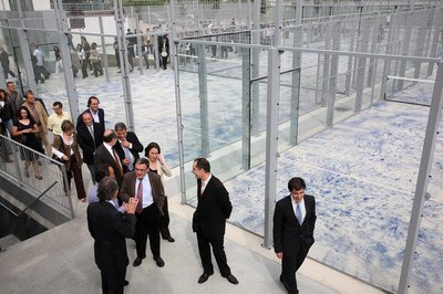 També compta amb quatre pistes de pàdel..