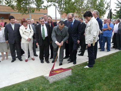 Antonio Águila ha descobert la placa commemorativa.