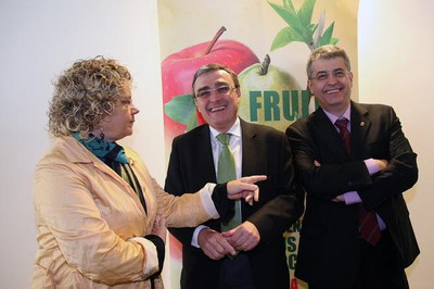 L'alcalde i els consellers, a la Llotja, seu del congrés..