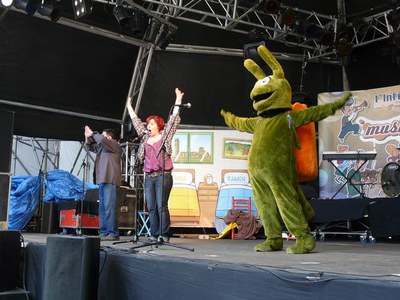 L'actuació ha conjugat ball, animació i mascotes.