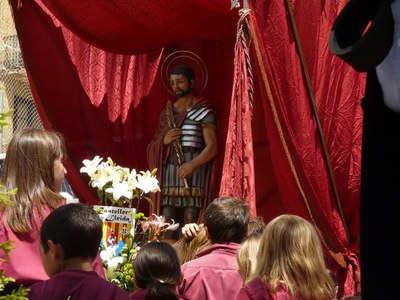 El patró de la ciutat, Sant Anastasi, en el moment de l'ofrena de flors.