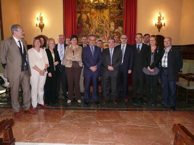 L'alcalde i la corporació han mantingut una trobada amb el ministre a la seu de la Paeria. A la imatge, al saló de sessions..