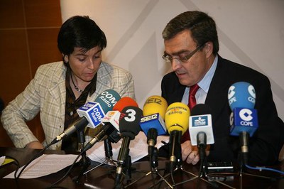 L'alcalde i la 1a tinenta d'alcalde Marta Camps, a la roda de premsa de presentació del projecte de reurbanització de Ronda..