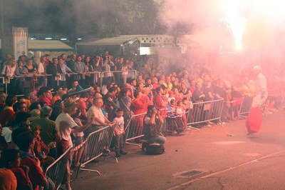 Un espectacle d'animació i pirotècnia ha donat el tret de sortida de l'Aplec del Caragol.