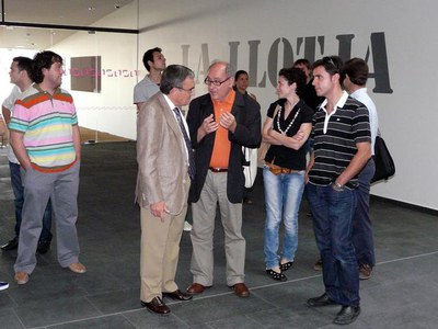 Arau ha explicat a l'alcalde les característiques acústiques de La Llotja.