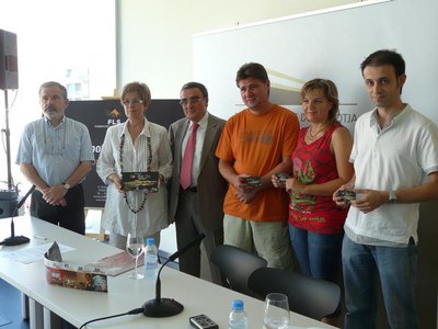 Avui s'han lliurat els tres primers carnets d'Amics de la Llotja.