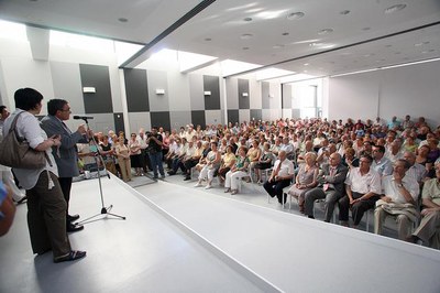 L'equipament compta amb una gran sala multiusos..