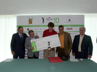 Àngel Ros, Gaspar Saludes i Albert Duran amb el campió, Pablo Herrería.