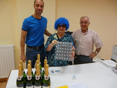 Foto 3. Alonso amb l'organitzador de la 1a Trobada de Plaques de Cava de la Festa Major de la Bordeta, Francisco Arenas.