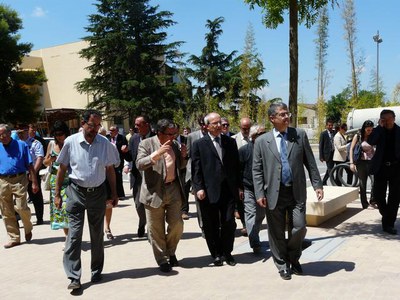 Foto 2. Moment de la visita que s'ha fet aquest migdia al Parc Científic i Tecnològic Agroalimentari de Lleida, al turó de Gardeny.
