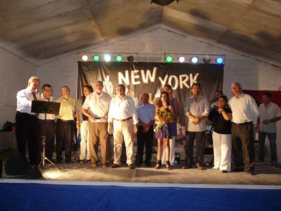 Foto 3. L'acte inaugural ha donat pas després a la música i el ball.