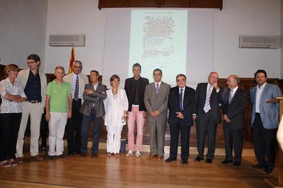 Foto 3. El mag Lari ha estat l'encarregat de la lectura del pregó de la Setmana del Llibre en Català.