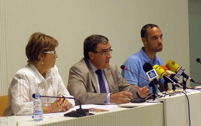 El paer en cap, acompanyat dels tinents d'alcalde Montse Parra i Txema Alonso, ha presentat el programa oficial d'actes de les Festes de la Tardor..