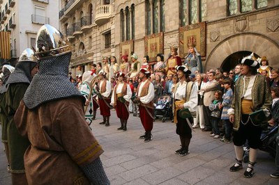 El paer en cap ha presidit el seguici popular, que s'ha iniciat a la plaça Paeria.