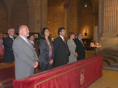 Foto 2. Àngel Ros, amb la Corporació Municipal.