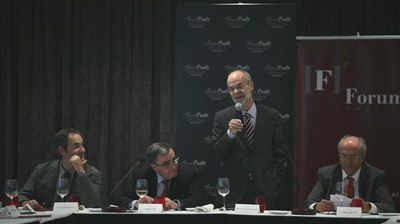 Castells ha participat en un dinar col·loqui a Lleida.