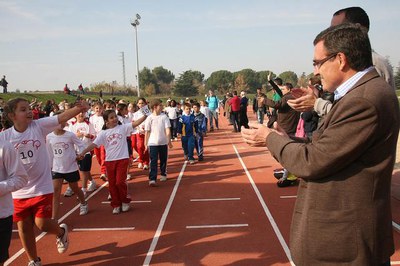 La jornada esportiva ha finalitzat amb una desfilada de tots els participants.