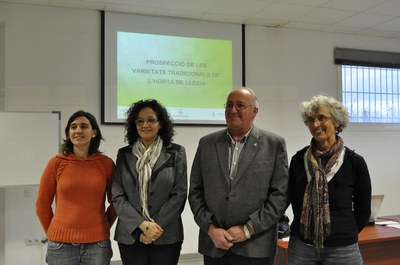 El regidors Josep Barberà i Maria Rosa Ball, amb la Dra. Astrid Ballesta i l'enginyera agrònoma Priscila Gavilán, autores de l'estudi..