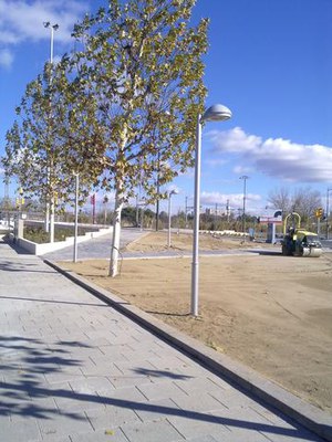 Nou espai públic de 3.000 m2 de superfície situat al marge esquerre del riu.