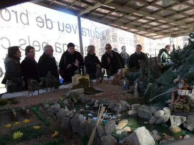 Desenes de persones s'han atansat al pessebre, situat enguany a la plaça Blas Infante.